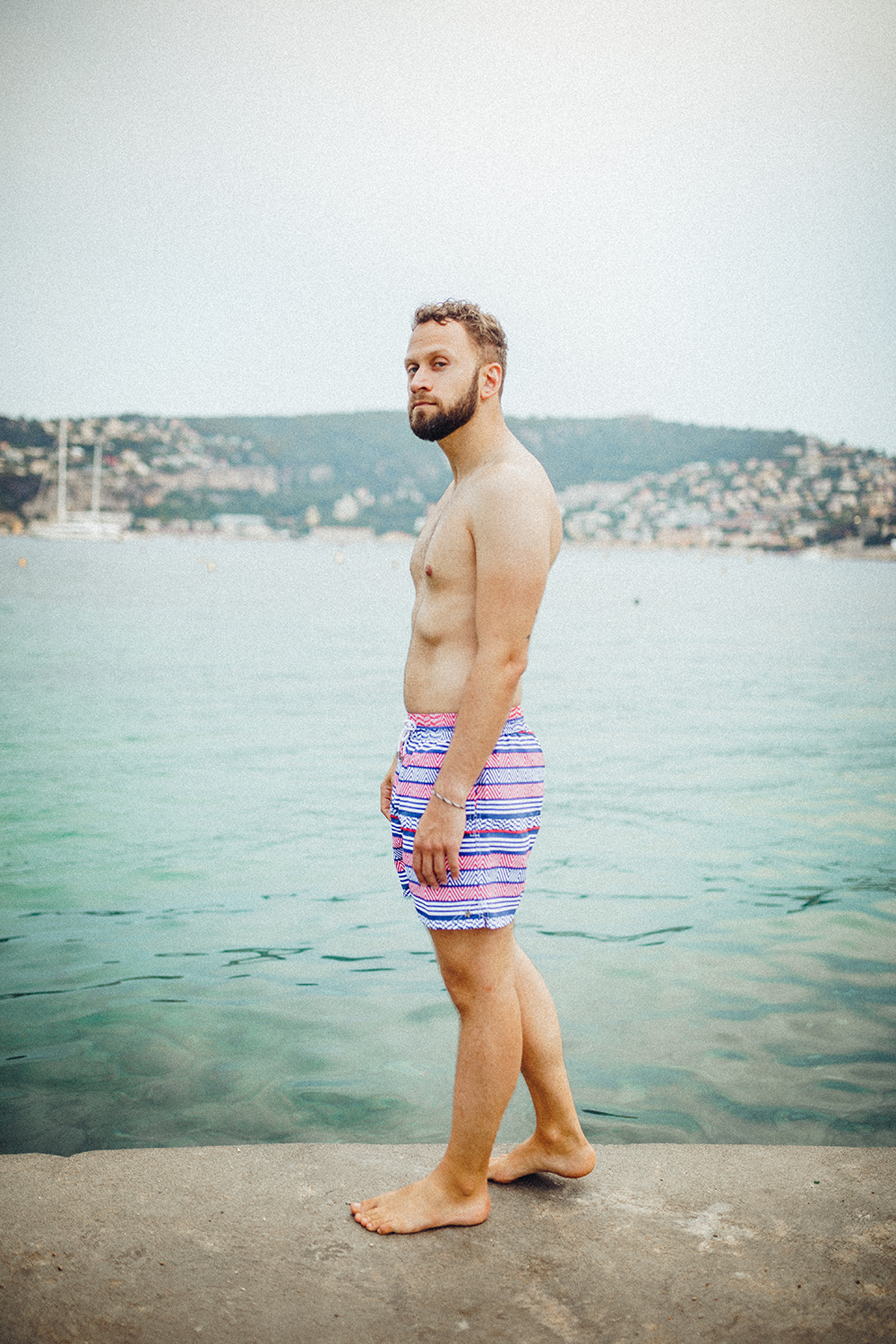 Top 25+ des maillots de bain pour hommes les plus insolites et originaux,  pour être la star de la plage